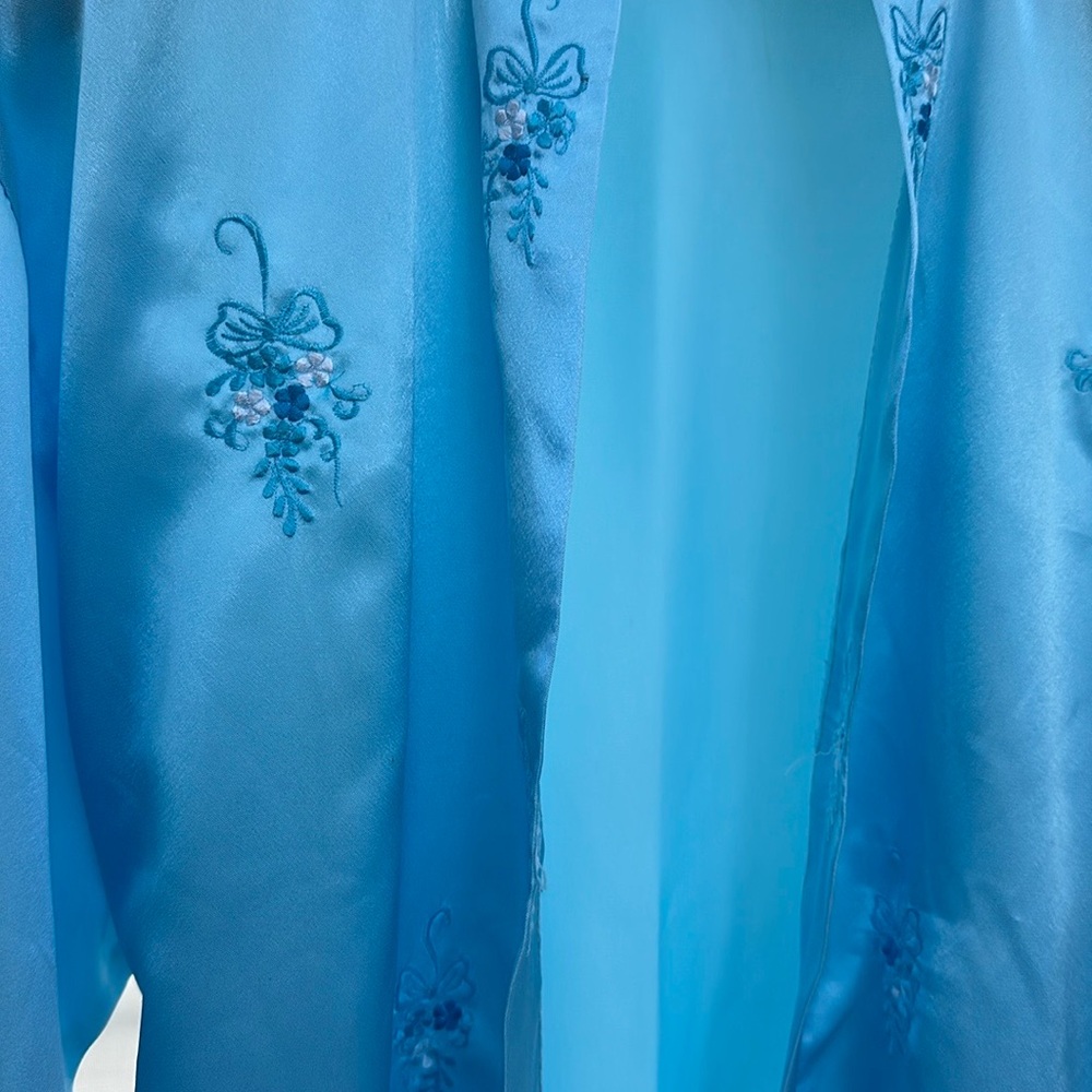 Satin/Silk Nightgown and Robe Set | M - Picture 9 of 16